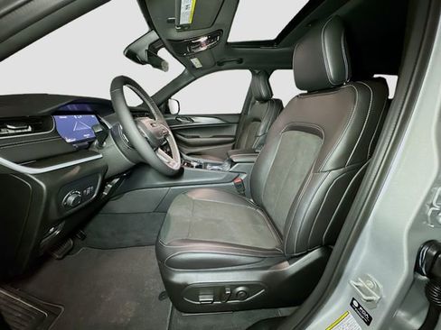 New 2025 Jeep Grand Cherokee L Altitude image 14