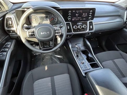 Used 2023 Kia Sorento LX image 10