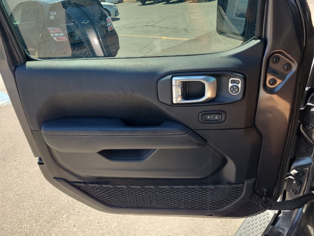 Used 2020 Jeep Wrangler Unlimited Sahara AWD/4WD image 18
