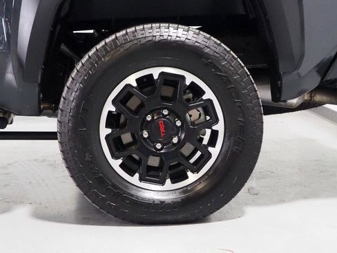 Used 2025 Toyota Tacoma TRD Off-Road image 37