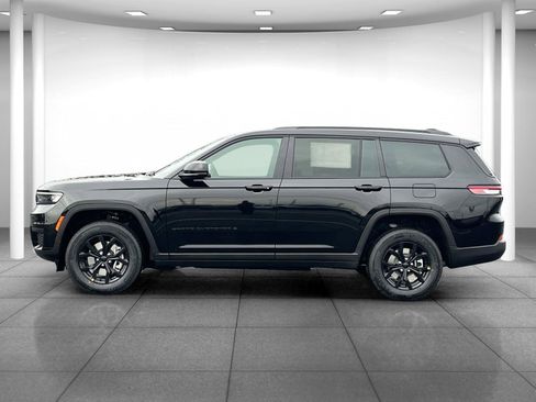 New 2025 Jeep Grand Cherokee L Altitude image 4