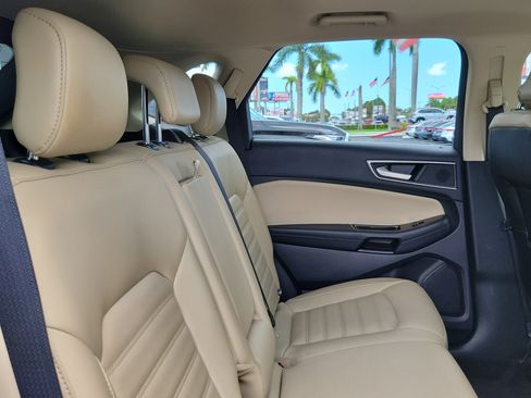 Used 2019 Ford Edge SEL w/ Equipment Group 201A FWD image 16
