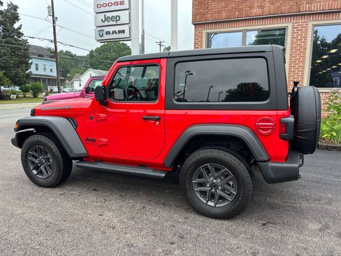 Used 2025 Jeep Wrangler Sport AWD/4WD image 3