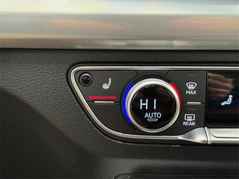 Certified 2025 Audi Q5 2.0T Premium w/ Convenience Plus Package image 19