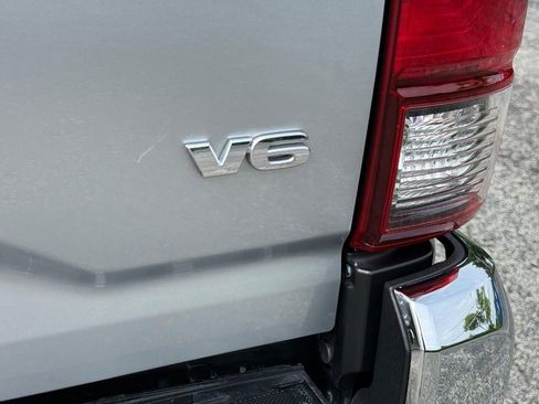 Certified 2022 Toyota Tacoma SR5 AWD/4WD image 7