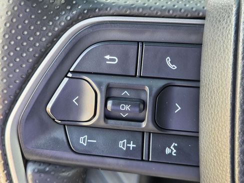 Used 2025 Toyota 4Runner SR5 AWD/4WD image 23