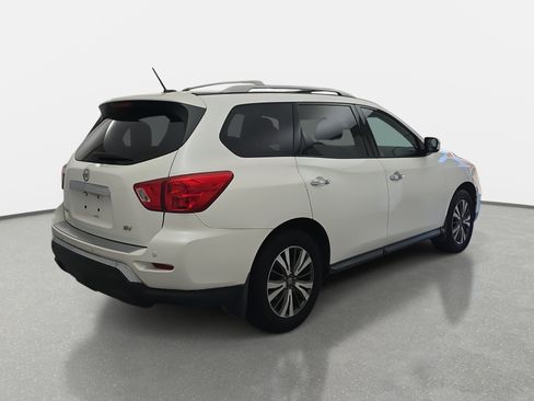 Used 2017 Nissan Pathfinder SV image 5