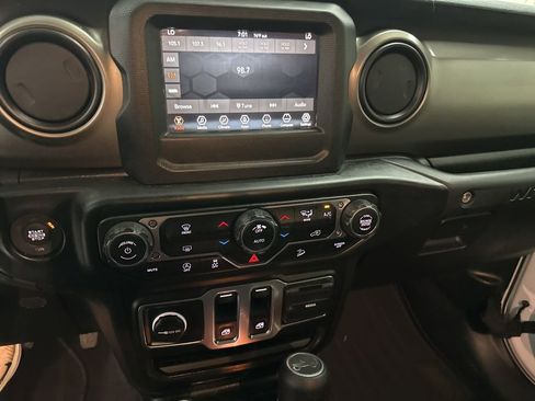 Used 2019 Jeep Wrangler Sport AWD/4WD image 13