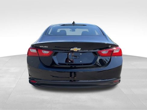 Used 2017 Chevrolet Malibu LT FWD image 25