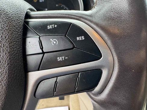 Used 2018 Jeep Grand Cherokee Overland image 15