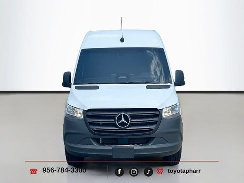 Used 2025 Mercedes-Benz Sprinter 2500 image 2