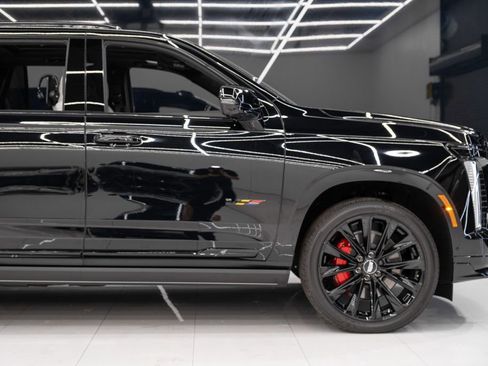 Used 2026 Cadillac Escalade V w/ LPO, ONYX Package image 11