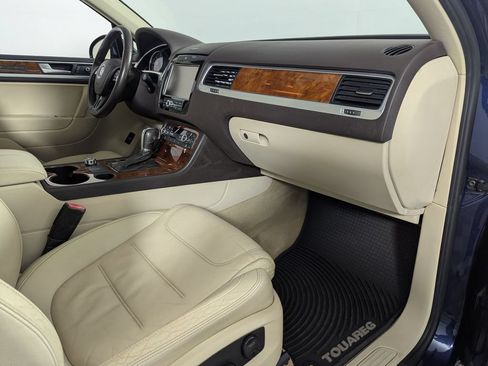 Used 2012 Volkswagen Touareg Sport AWD/4WD image 34
