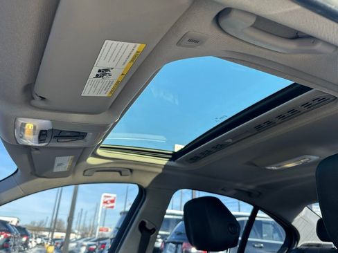 Used 2018 BMW 320i xDrive 320i xDrive image 26