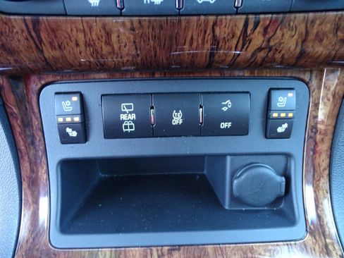 Used 2014 Chevrolet Traverse AWD LTZ image 26