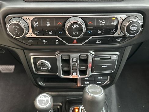 Used 2023 Jeep Wrangler Altitude image 32