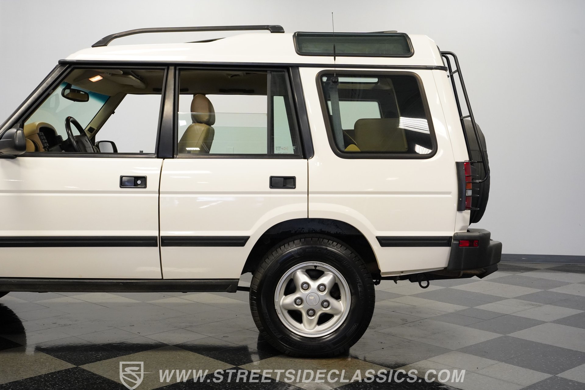 Used 1996 Land Rover Discovery AWD/4WD image 25