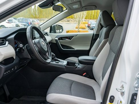 Used 2020 Toyota RAV4 XLE image 11