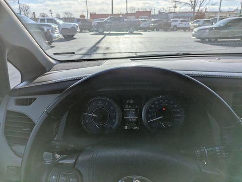 Used 2015 Toyota Sienna XLE image 17