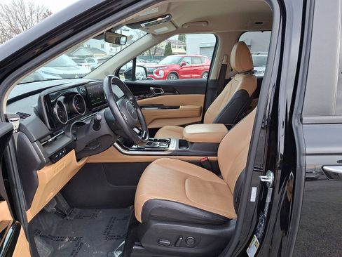 Used 2022 Kia Carnival EX image 14