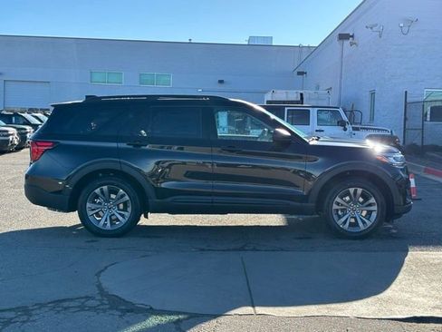 New 2026 Ford Explorer Active w/ Active Comfort Package image 6