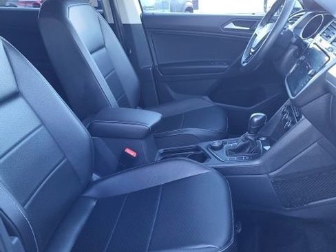 Used 2021 Volkswagen Tiguan SE image 21