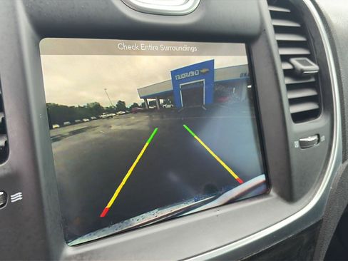 Used 2017 Chrysler 300 C RWD image 26