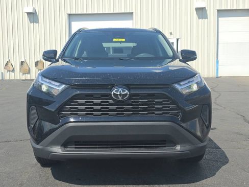 Used 2025 Toyota RAV4 XLE AWD/4WD image 2