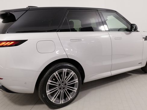 Used 2025 Land Rover Range Rover Sport Autobiography image 11