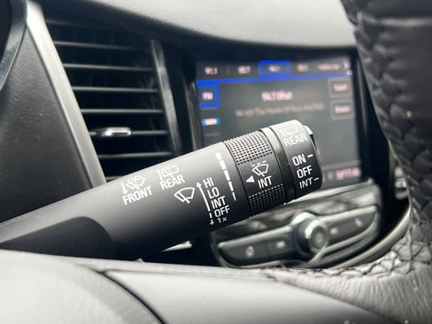 Certified 2022 Chevrolet Trax LT w/ LT Convenience Package image 18