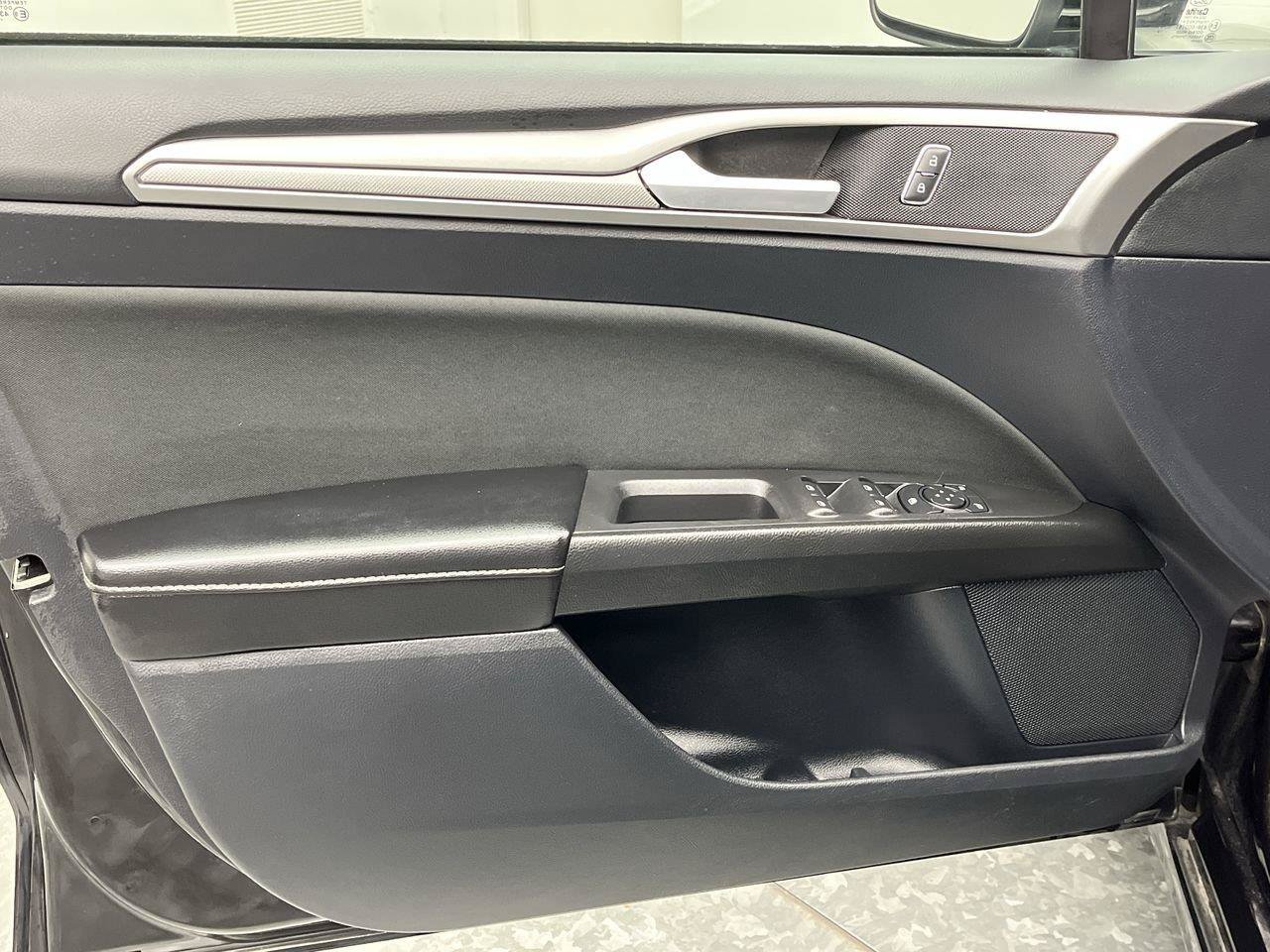 Used 2020 Ford Fusion SE FWD image 7