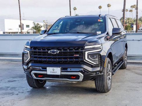Used 2025 Chevrolet Suburban Z71 AWD/4WD image 4