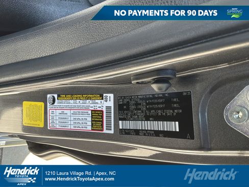 Used 2025 Toyota Sienna XLE w/ XLE Plus Package image 1