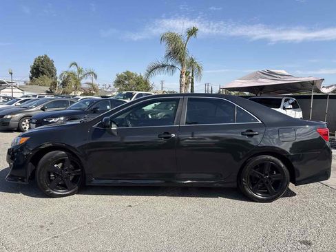 Used 2014 Toyota Camry SE FWD image 4