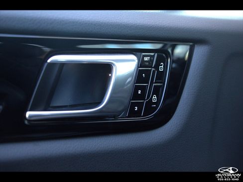 Used 2020 Porsche Cayenne E-Hybrid w/ Premium Plus Package image 19