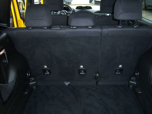 Used 2017 Jeep Renegade Latitude w/ Cold Weather Group image 11