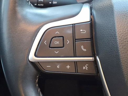 Used 2022 Toyota Highlander LE image 12