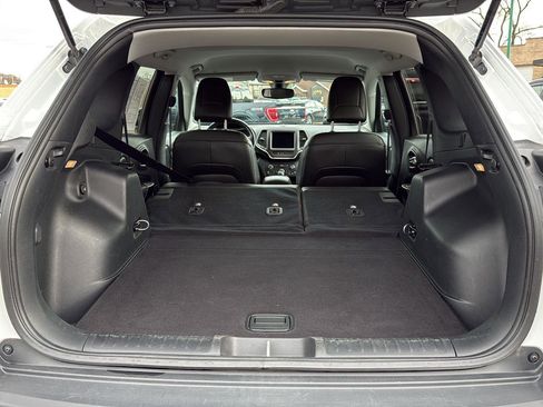 Used 2020 Jeep Cherokee Trailhawk w/ Cold Weather Group image 15