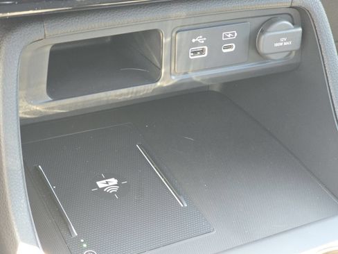 Used 2025 Honda Pilot TrailSport image 8