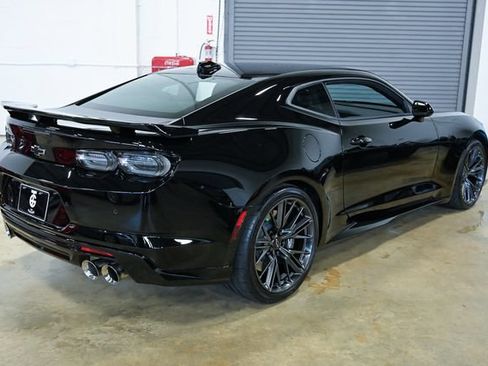 Used 2021 Chevrolet Camaro ZL1 RWD image 10