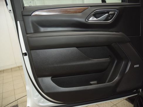 Used 2024 Chevrolet Suburban High Country w/ Advanced Technology Package image 48