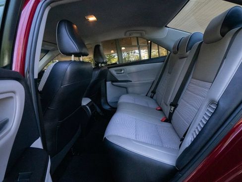Used 2015 Toyota Camry SE FWD image 16