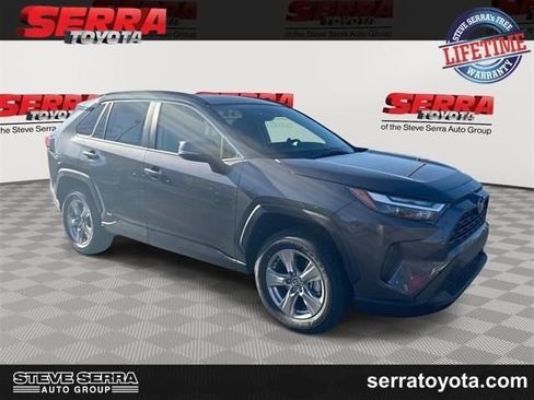 Used 2025 Toyota RAV4 XLE image 1