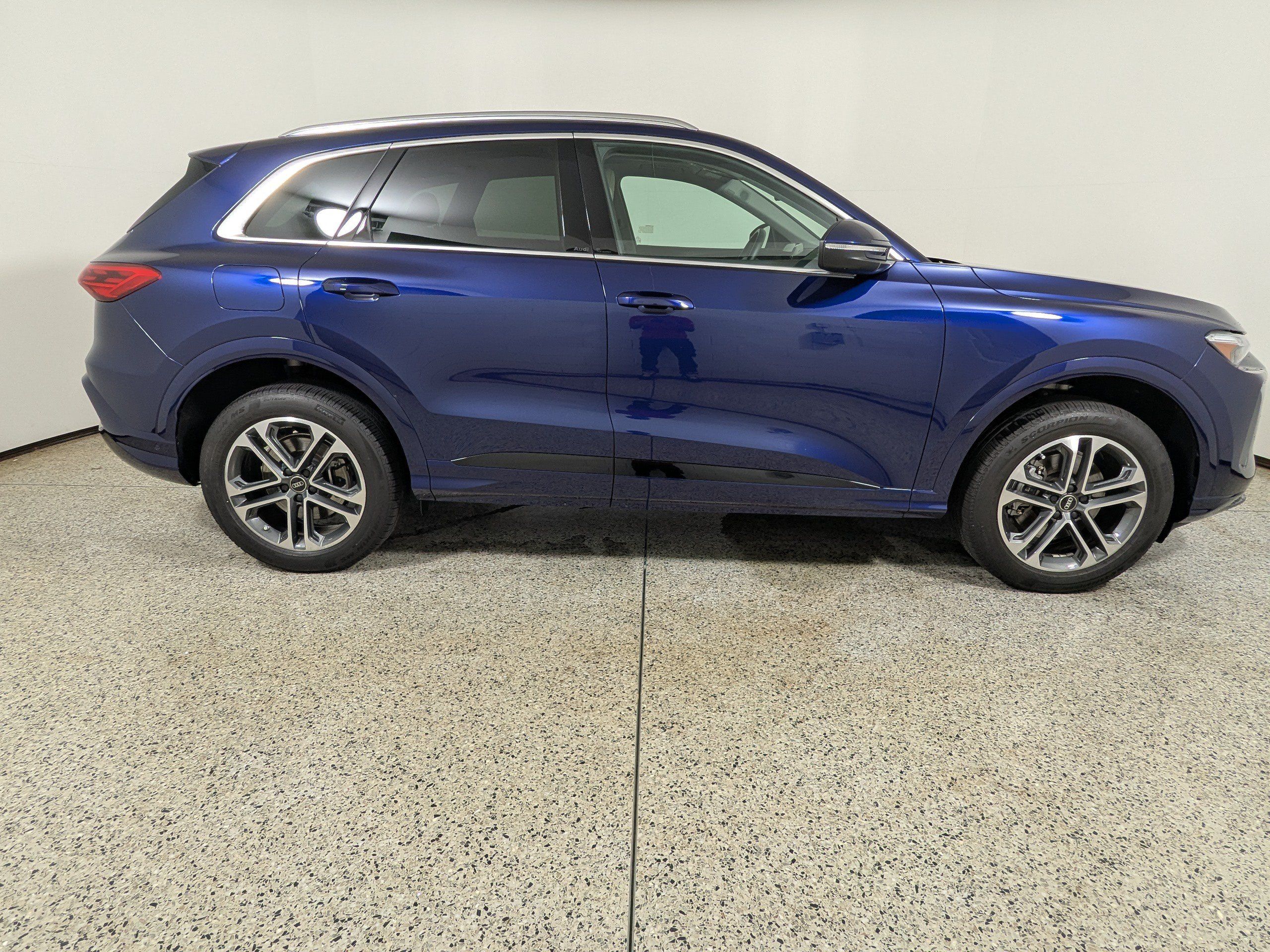 Certified 2025 Audi Q5 Premium w/ Premium Plus AWD/4WD image 5