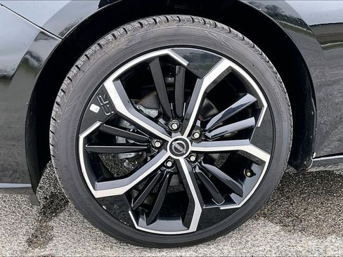Used 2024 Nissan Altima 2.5 SR FWD image 9