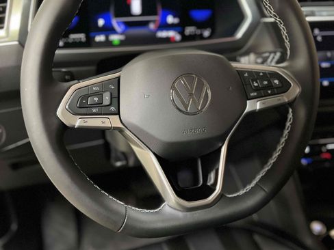 Used 2022 Volkswagen Tiguan SE FWD image 39