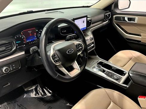 Used 2021 Ford Explorer XLT w/ Equipment Group 202A image 17