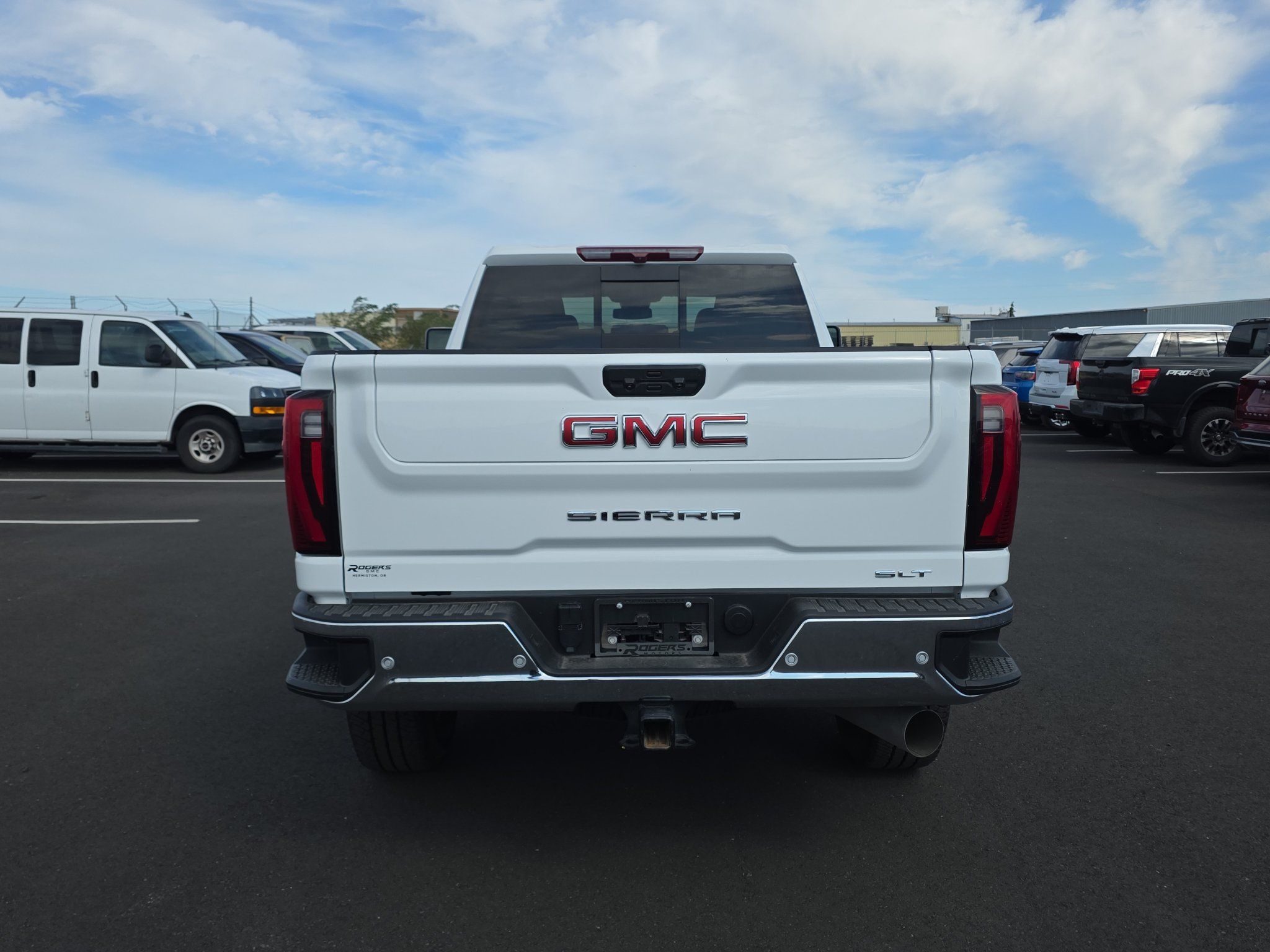 Used 2025 GMC Sierra 3500 SLT w/ SLT Premium Package AWD/4WD image 7
