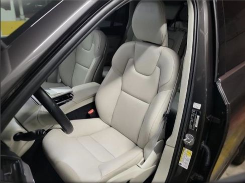 Used 2023 Volvo XC90 B5 Core w/ Protection Package Premier image 3