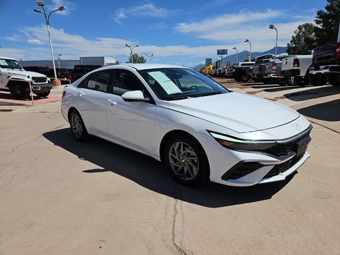 Used 2024 Hyundai Elantra SEL FWD image 5